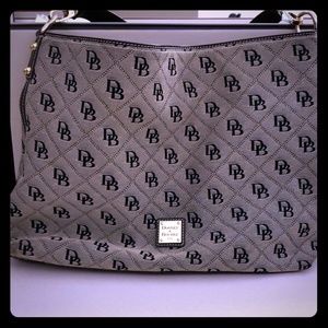 Dooney & Bourke Maxi Quit Bag